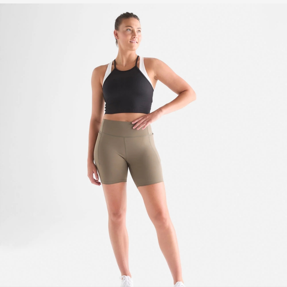 NOBULL ribbed halter crop tank, color: Black. size XL.